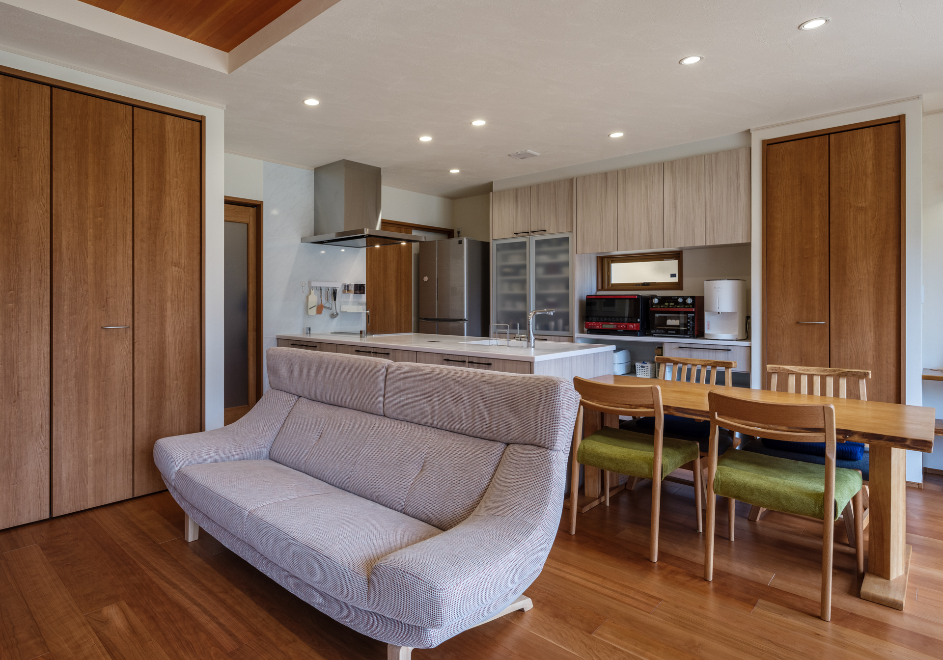 無垢と漆喰の家メイン画像