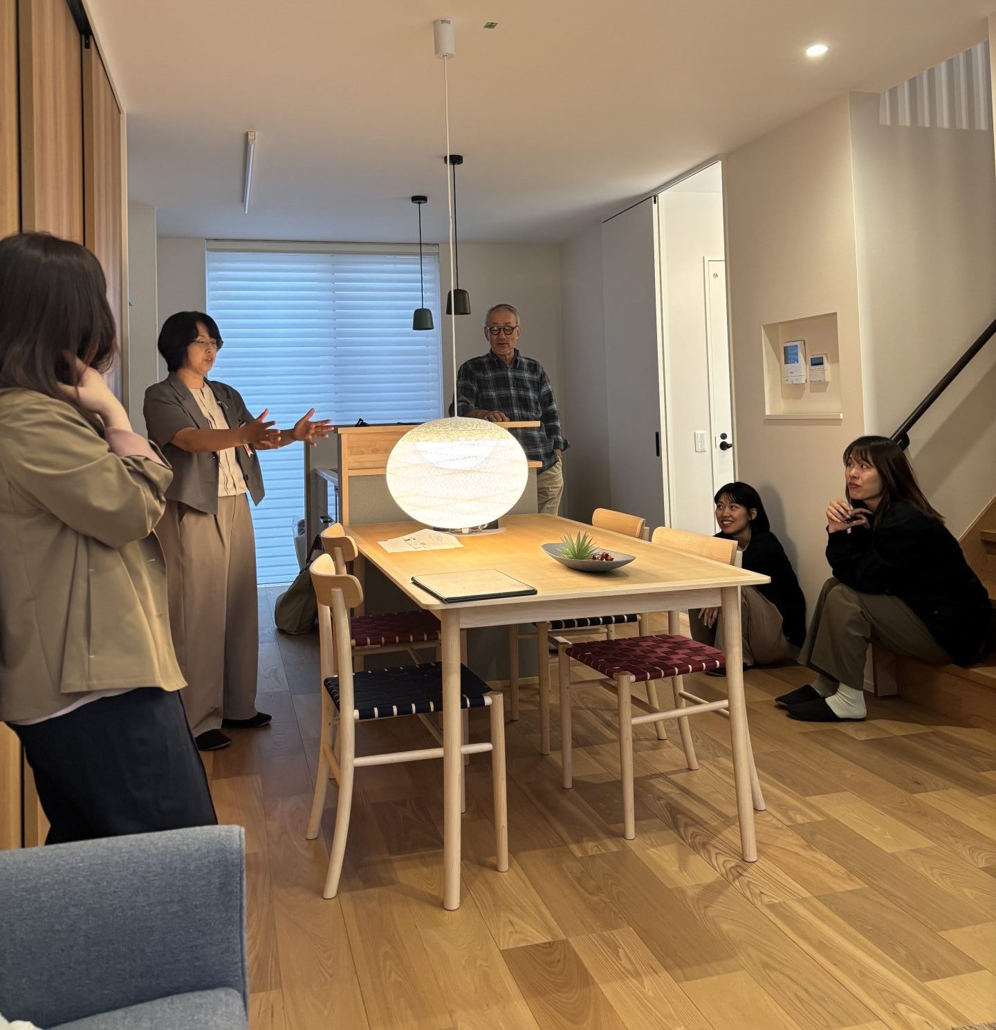 川木建設　川越市　注文住宅　danhaus　モデルハウス　SE構法　耐震性　断熱性　気密性　暮らし　デザイン　吹抜け　大開口　大空間　自然素材　無垢　オリジナルニッチカウンター　ルーバー　設計士