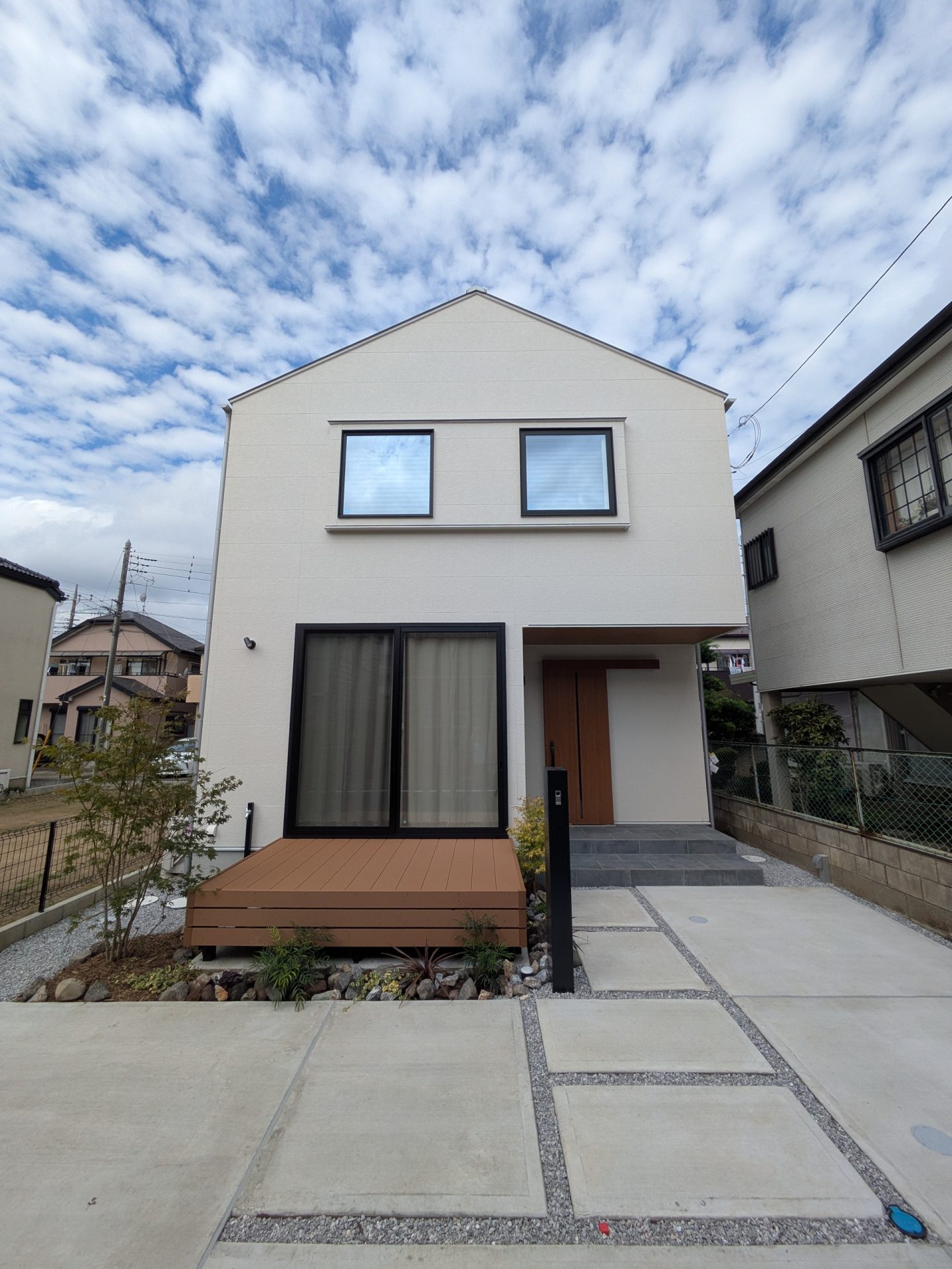 川木建設　川越市　注文住宅　danhaus　モデルハウス　SE構法　耐震性　断熱性　気密性　暮らし　デザイン　吹抜け　大開口　大空間　自然素材　無垢　オリジナルニッチカウンター　ルーバー