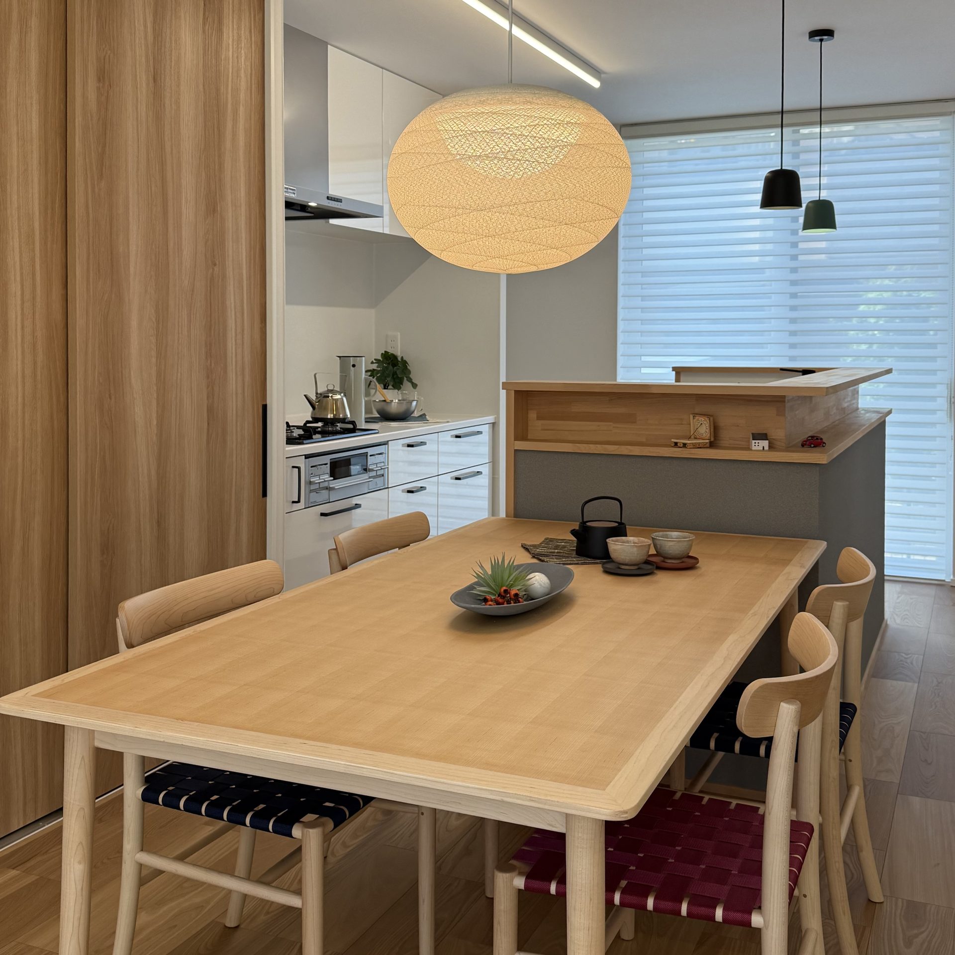 川木建設　川越市　注文住宅　danhaus　モデルハウス　SE構法　耐震性　断熱性　気密性　暮らし　デザイン　吹抜け　大開口　大空間　自然素材　無垢　オリジナルニッチカウンター　木格子　100年伝えたい　光と暮らす木の家　断熱等級　木　