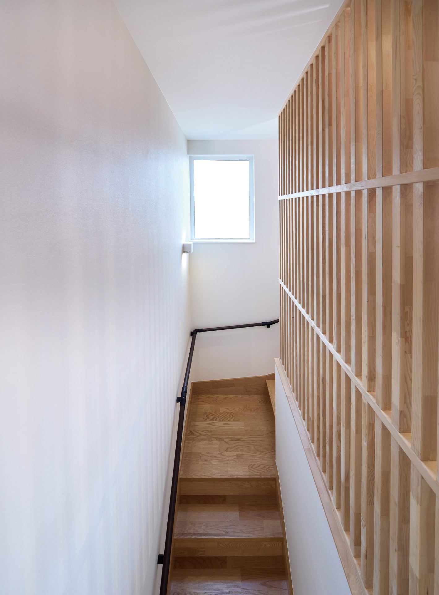 川木建設　川越市　注文住宅　danhaus　モデルハウス　SE構法　耐震性　断熱性　気密性　暮らし　デザイン　吹抜け　大開口　大空間　自然素材　無垢　オリジナルニッチカウンター　木格子　100年伝えたい　光と暮らす木の家　断熱等級　木　