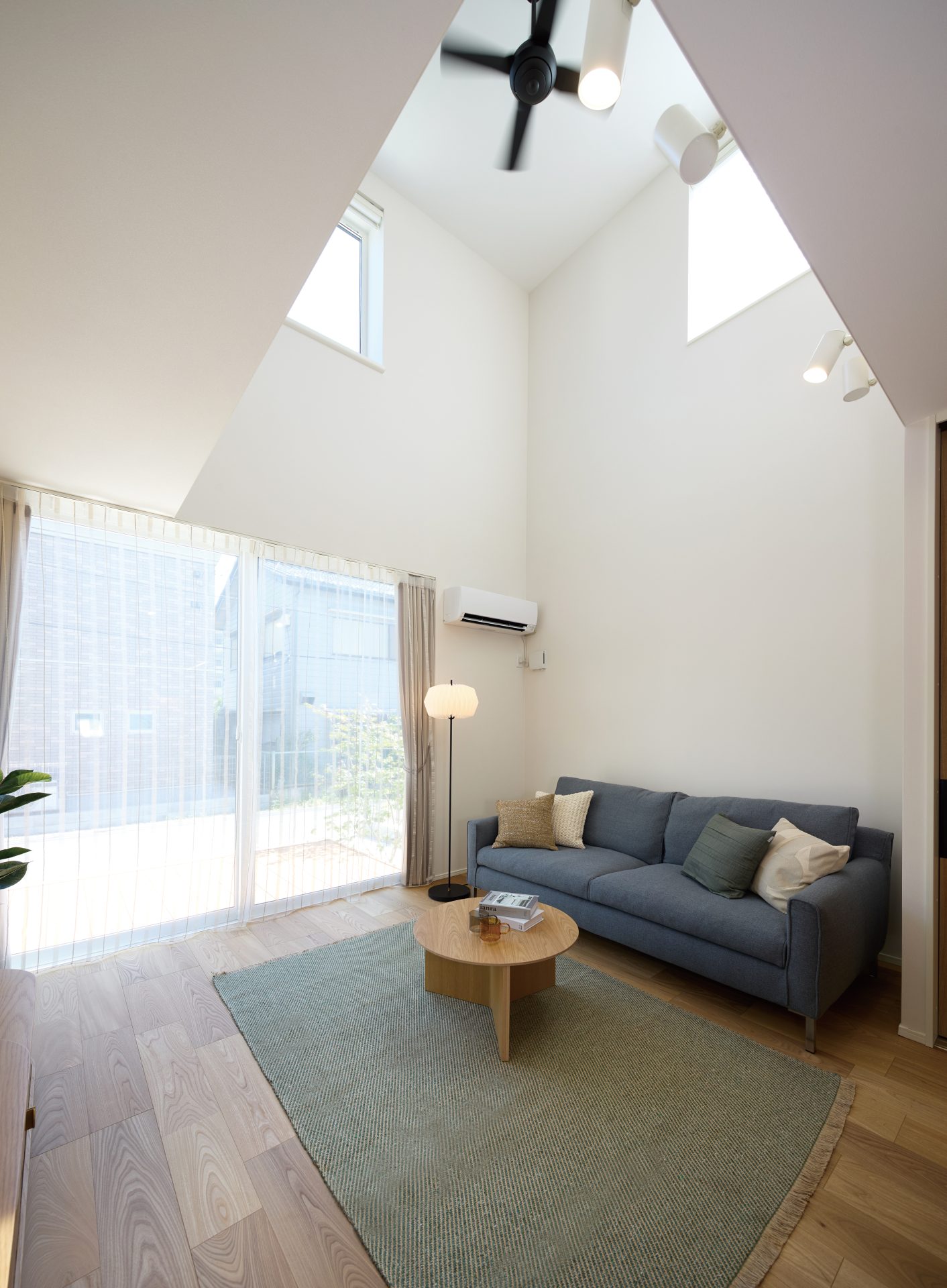 川木建設　川越市　注文住宅　danhaus　モデルハウス　SE構法　耐震性　断熱性　気密性　暮らし　デザイン　吹抜け　大開口　大空間　自然素材　無垢　オリジナルニッチカウンター　木格子　100年伝えたい　光と暮らす木の家　断熱等級　木　