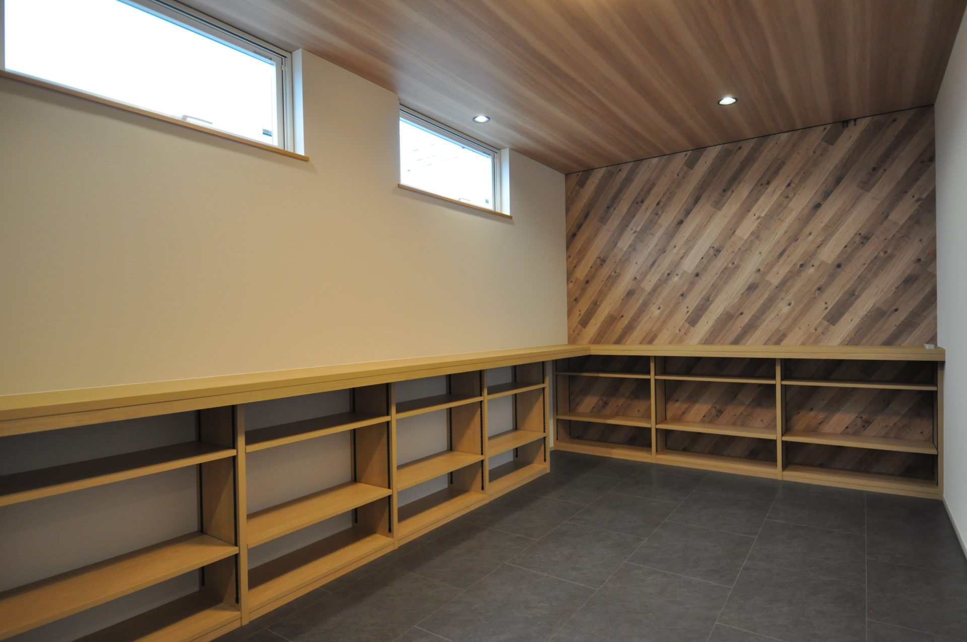 セカンドリビング　本棚