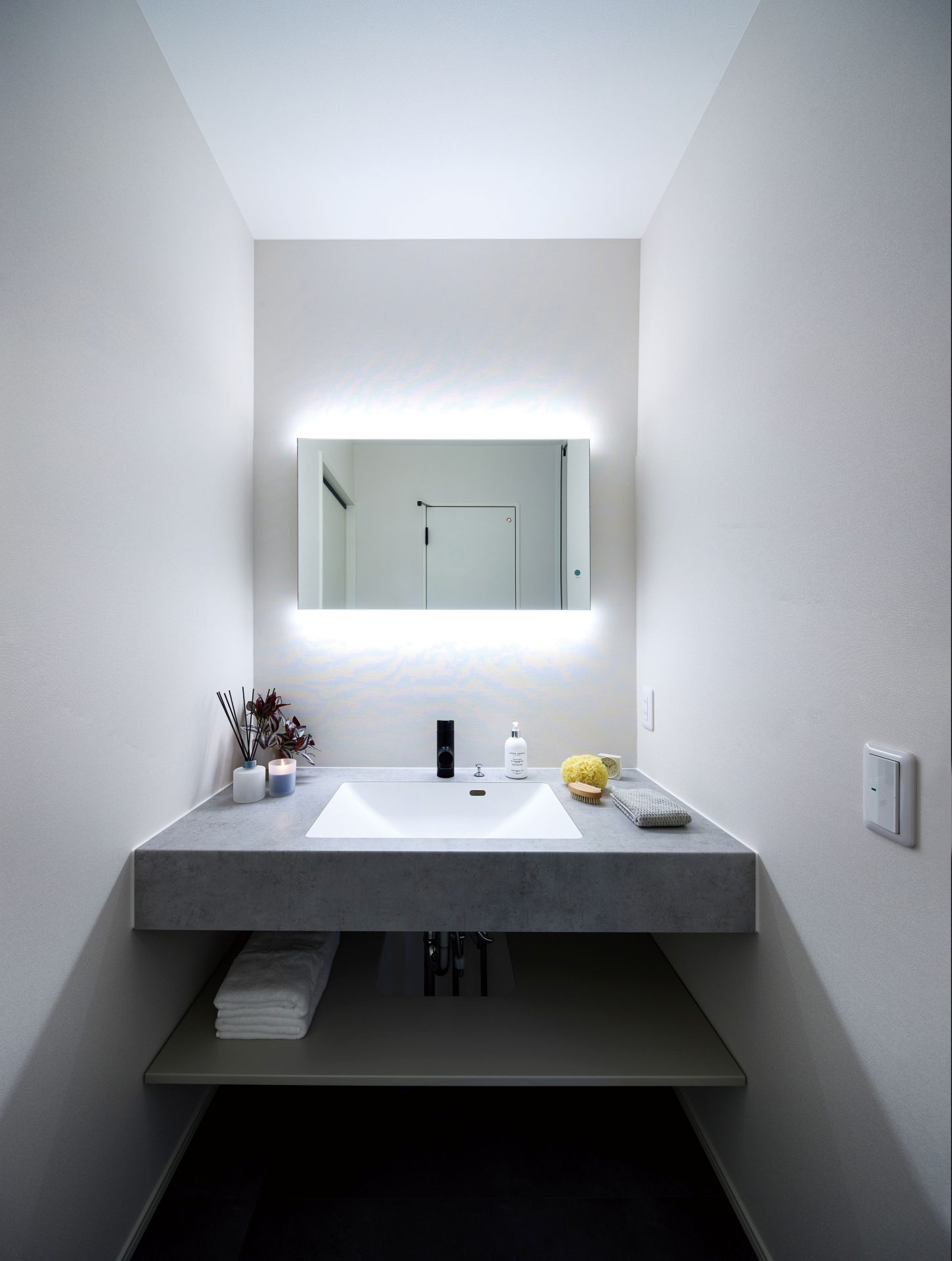 洗面化粧台　アイカ